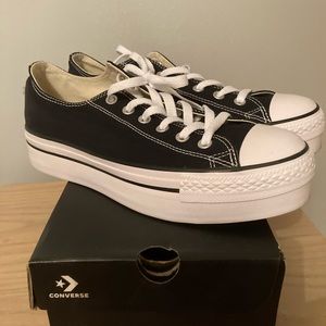 Women’s Converse platform black sneaker mint condition size 10